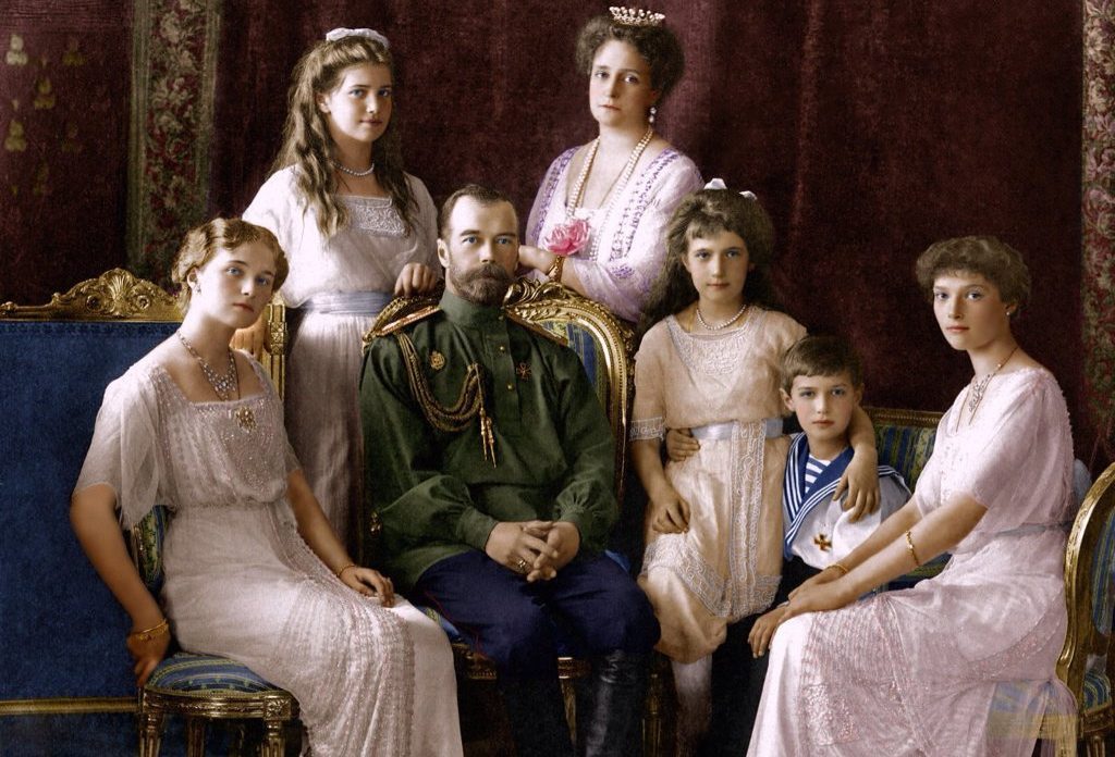 Тиары, диадемы, соболя: что носили женщины последней русской царской семьи