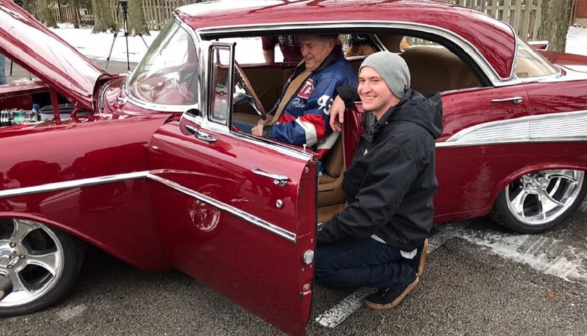 Неожиданный сюрприз для деда: внук тайно восстанавливает дедушкин любимый автомобиль 1957 года, продав для этого свою машину