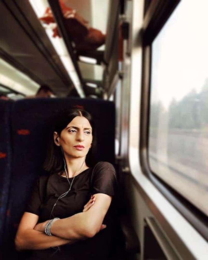 Женщина делает глубокие портреты незнакомцев в транспорте (фото)