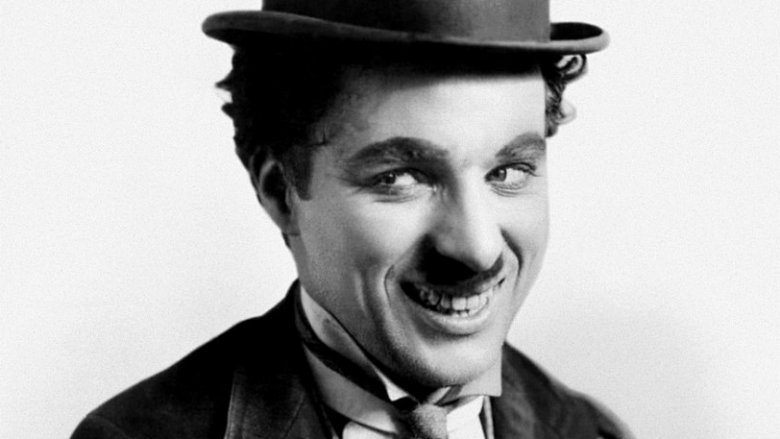 Тяжелое детство, несчастливые браки, клеветнические обвинения: трагизм и юмор в жизни Чарли Чаплина