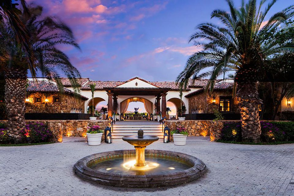 Кабо - райский уголок для отдыха в Мексике, который облюбовали известные художники и музыканты