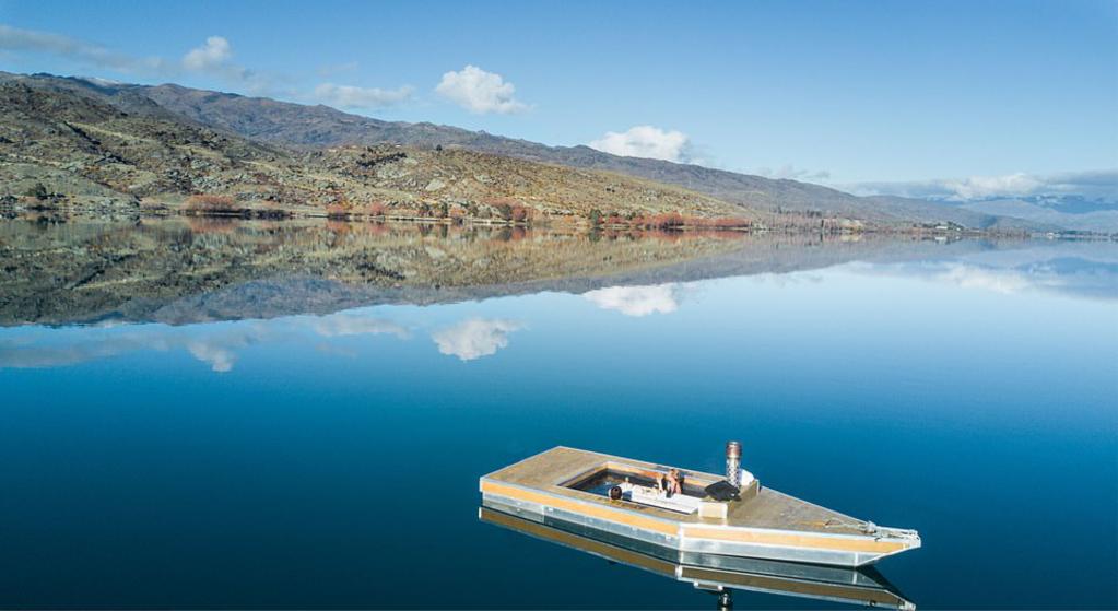 Идеальный способ расслабиться и отдохнуть: отель предлагает гостям путешествие по озеру в spa-катере