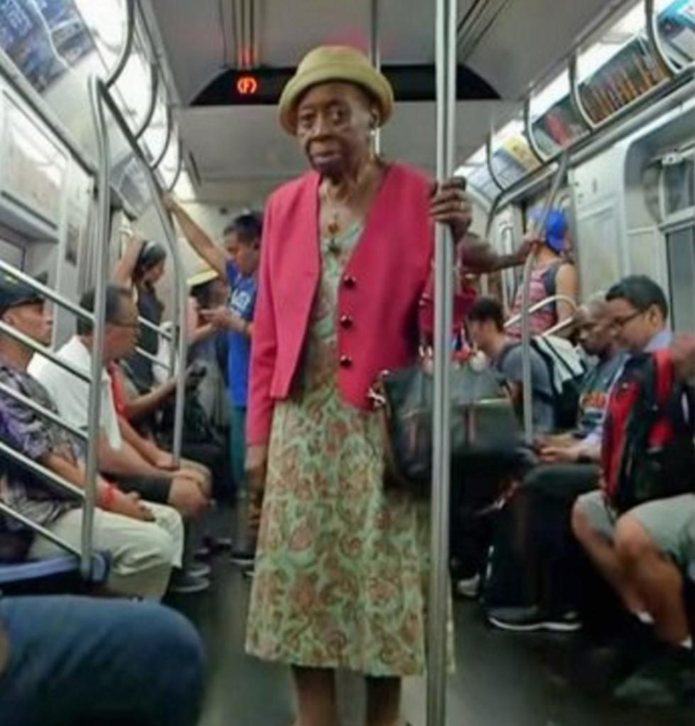 92-летняя женщина-доктор занимается любимым делом уже 60 лет и не собирается выходить на пенсию