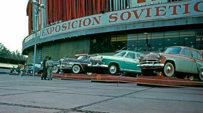 Бирюзовый, фисташковый, двухцветный: в какие цвета красили автомобили в СССР