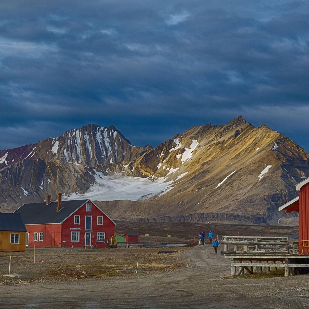 Необычное путешествие: поездка в Арктику на деревянной шхуне и наслаждение прекрасными пустынными пейзажами