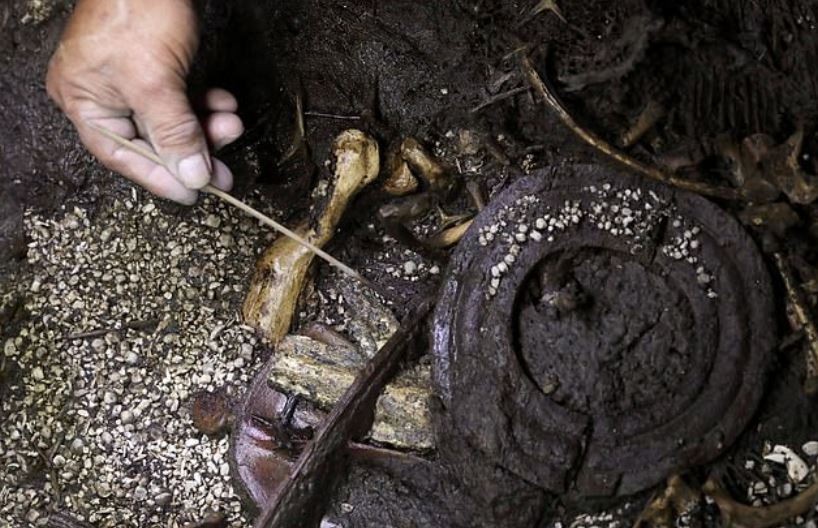 В Мексике при раскопках возле храма нашли сокровища ацтеков
