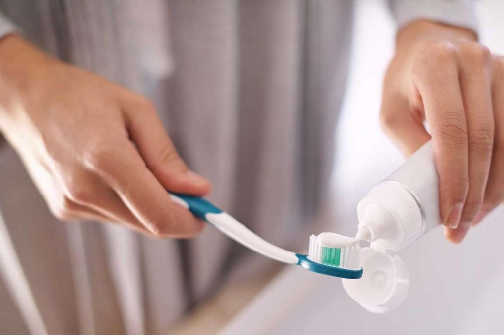 Не прополаскивать рот после чистки зубов и другие советы дантистов