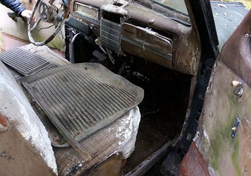 Авто, простоявшее в Крыму под открытым небом 60 лет, сохранилось на "4": фото