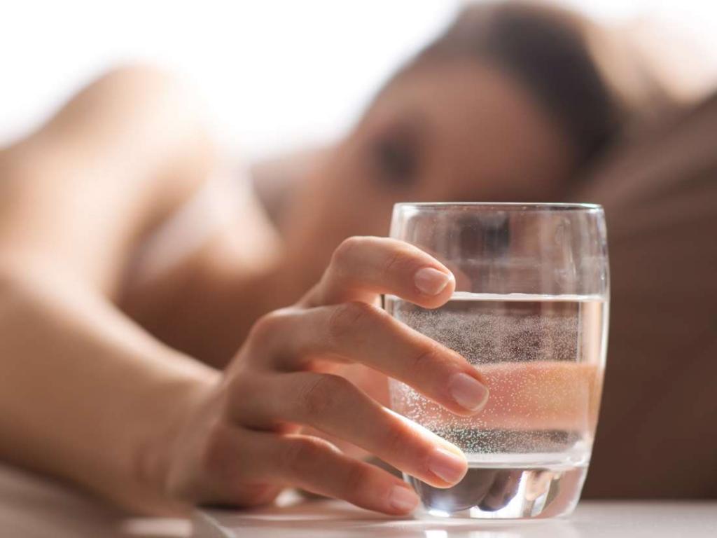 О важности питьевого режима: сухая кожа, головные боли и другие изменения, которые происходят с телом при недостатке воды