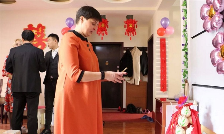 Перед свадьбой китайца и украинской девушки родители парня поняли, как им повезло с невесткой