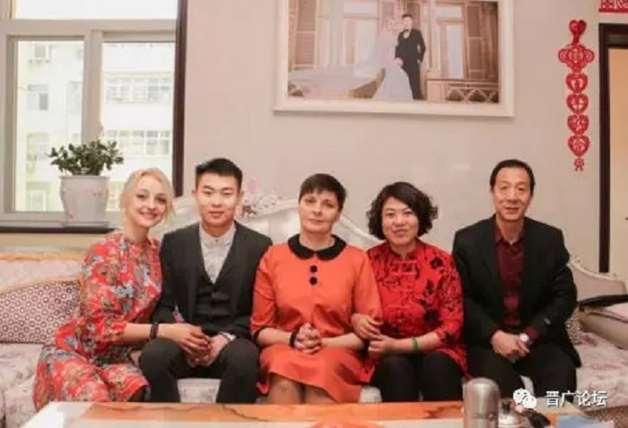 Перед свадьбой китайца и украинской девушки родители парня поняли, как им повезло с невесткой