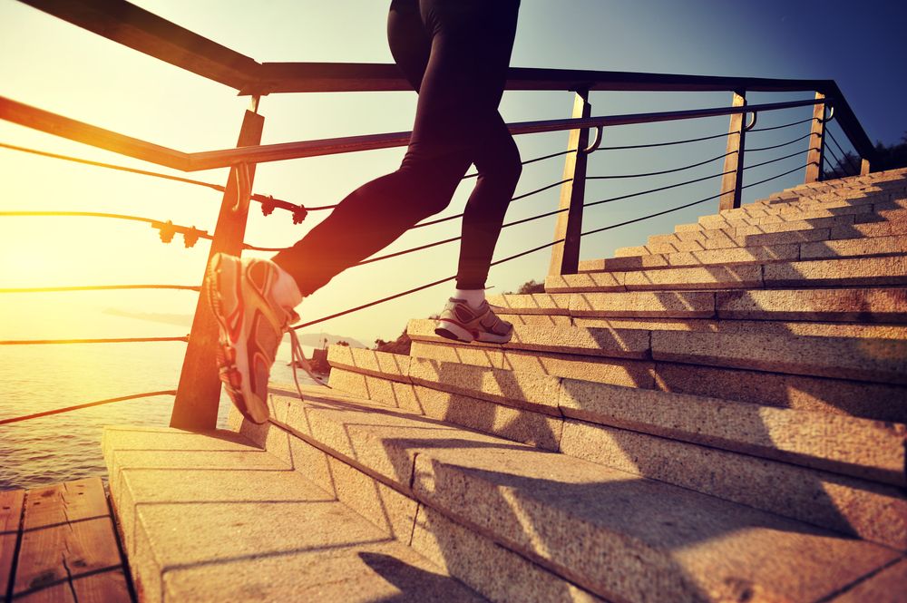 Как бег по лестнице влияет на ваше здоровье и фигуру? Вся информация о доступном «тренажере»