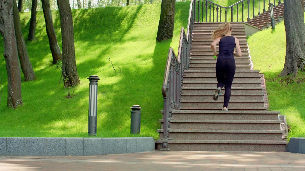 Как бег по лестнице влияет на ваше здоровье и фигуру? Вся информация о доступном «тренажере»