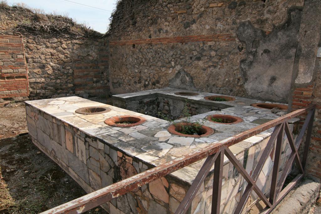 Термополиум - древнее заведение быстрого питания: ученые считают, что в Помпеях 2000 лет назад был фастфуд