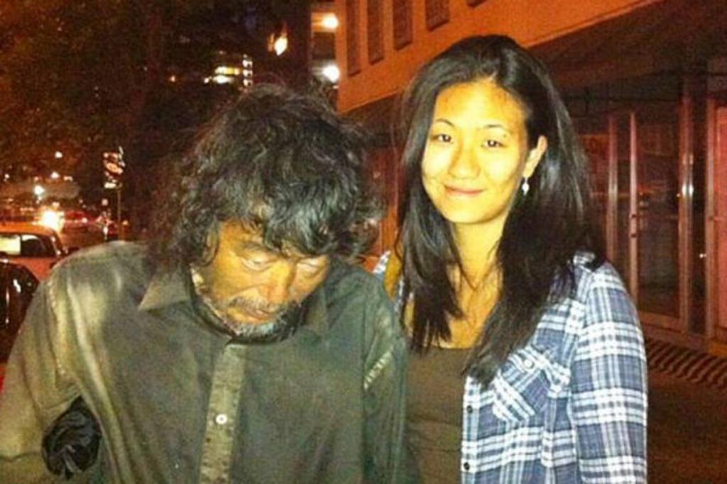 Девушка-фотограф всю жизнь снимала бездомных и однажды в одном из них узнала своего пропавшего отца
