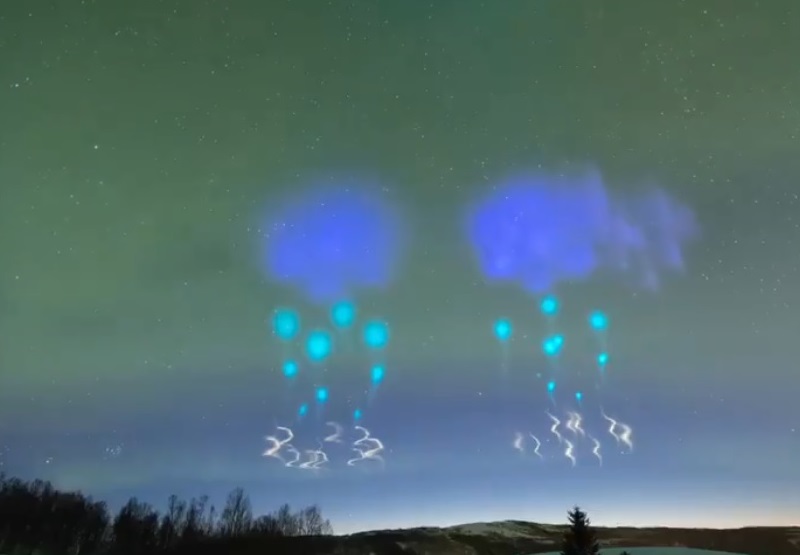 Запуск ракет в Норвегии вызвал необычное световое шоу в небе, похожее на атаку пришельцев (видео)