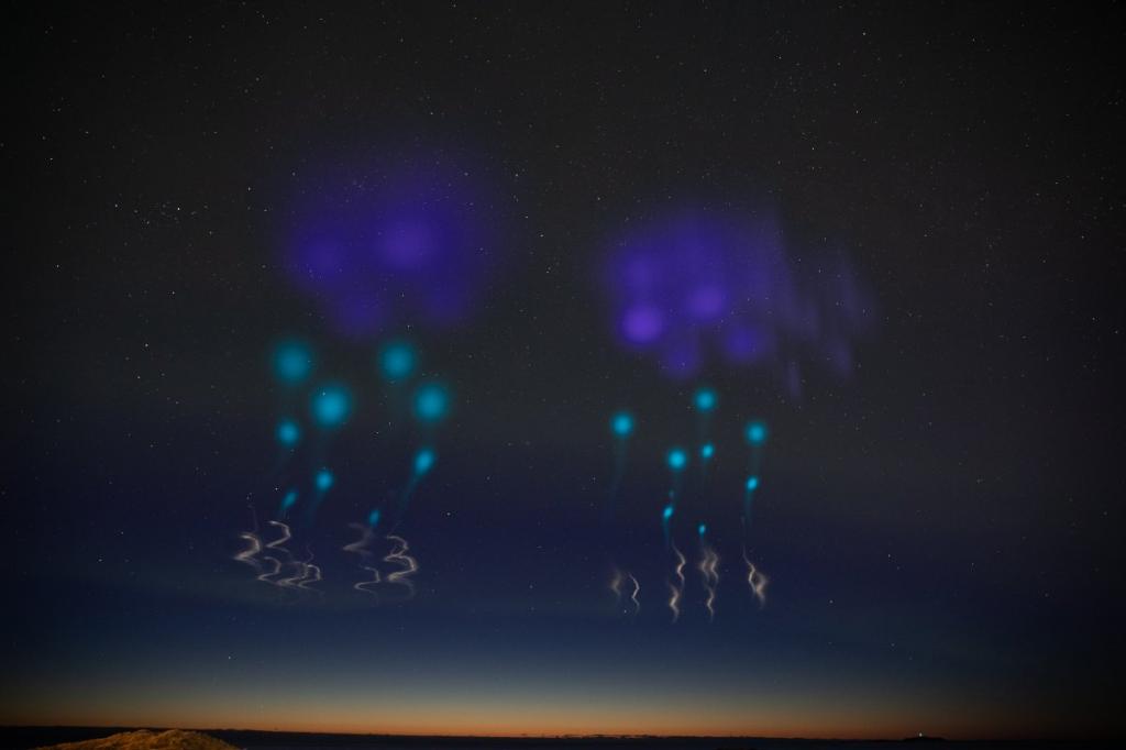 Запуск ракет в Норвегии вызвал необычное световое шоу в небе, похожее на атаку пришельцев (видео)