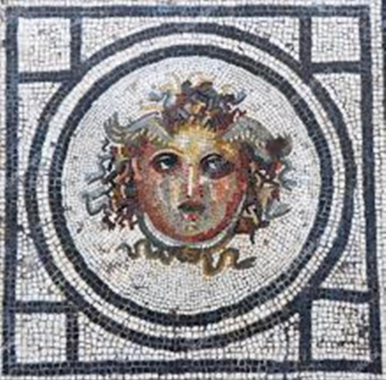 Преступная любовь к истории: британку арестовали за кражу мозаики в Помпеях