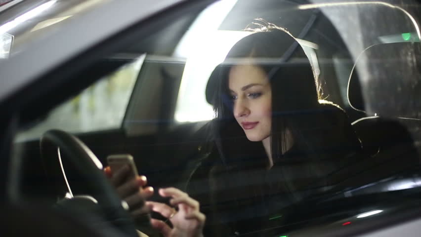 Исследование: зависимые от телефона водители ездят больше, но следят за дорогой менее внимательно