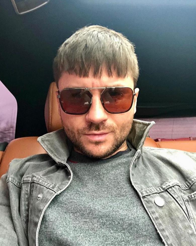Лазарев неудачно подстригся перед "Евровидением": фото с длинной челкой вызвало бурю эмоций у поклонников
