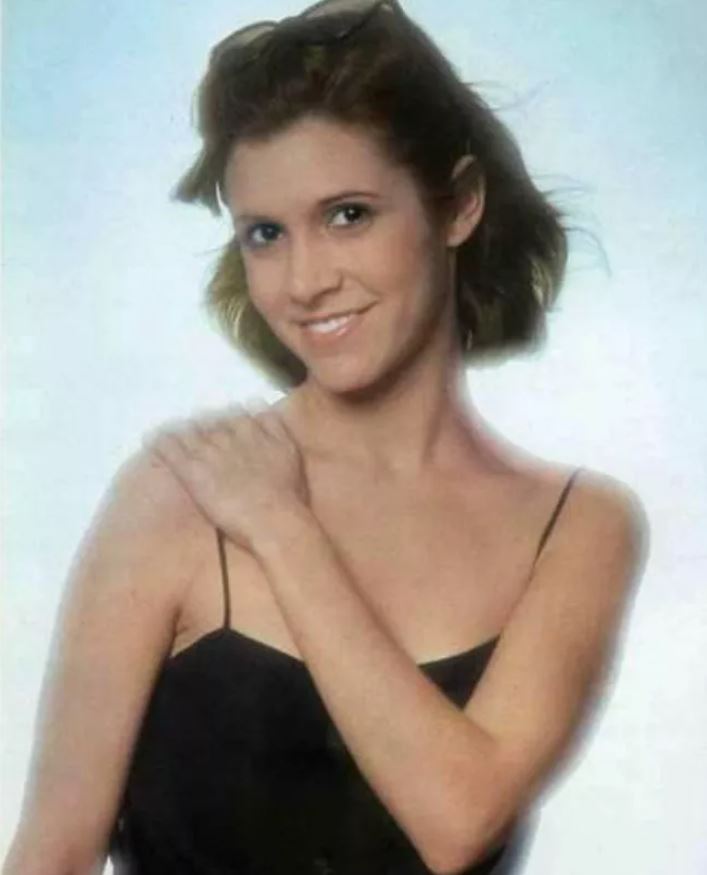 Как выглядела звезда "Звездных войн" Кэрри Фишер в молодости (фото)