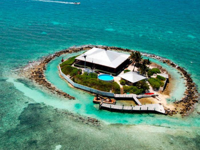 остров купить отдых собственный миллионеры необитаемый жить на острове не дорогой богатый дикий природы пальмы океан комфорт солнечный
