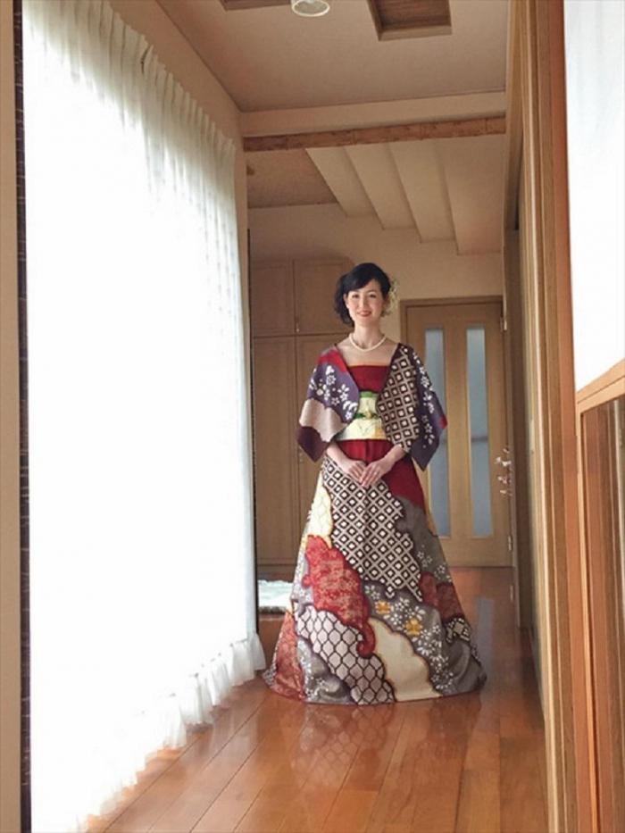 свадьба кимоно платье япония японки идея тренд превратили наряд фурисодэ цветочный принт яркое необычное уникальное находчивые девушки азаитки свадебные традиции обычаи устои