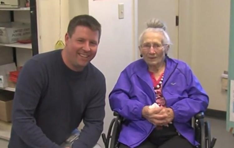 Дружба с почтальоном спасла ей жизнь: история одинокой 94-летней старушки