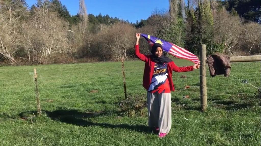 Студентка-мусульманка из Малайзии, которой негде было молиться, не разочаровалась в американцах: трогательная история о взаимопомощи и доброте