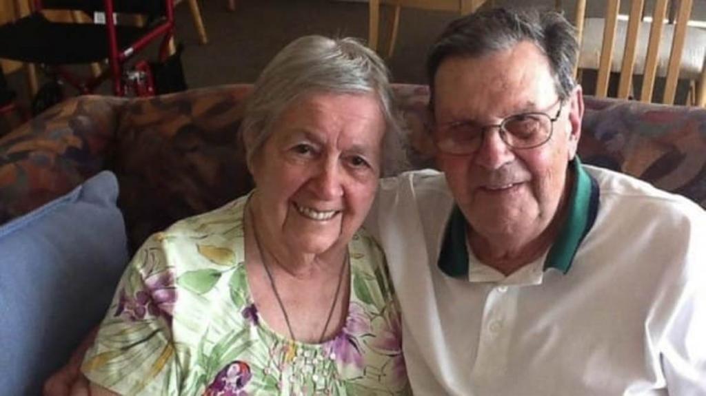 "Она часть меня": 90-летний муж спасает жену во время пожара в их доме