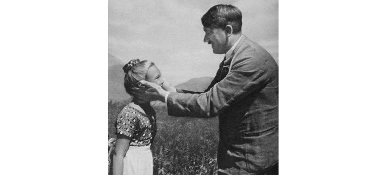 Любимица Гитлера: как маленькая еврейская девочка стала хорошим другом фюрера