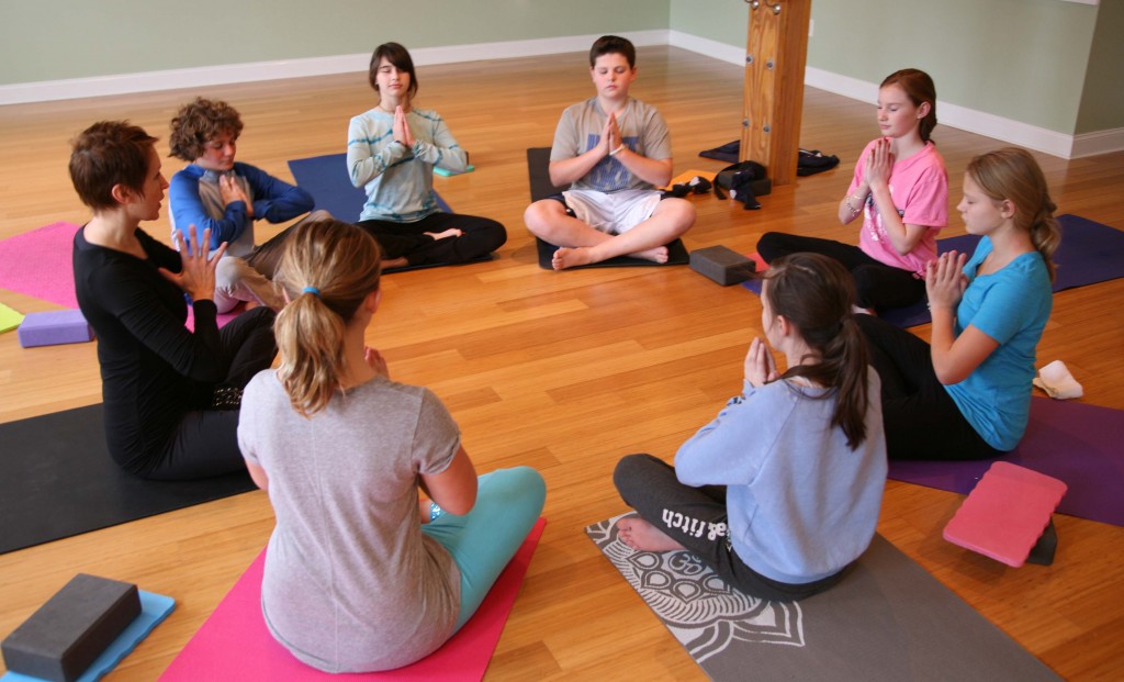 Для эмоционального развития школьников полезна медитация: данные нового исследования
