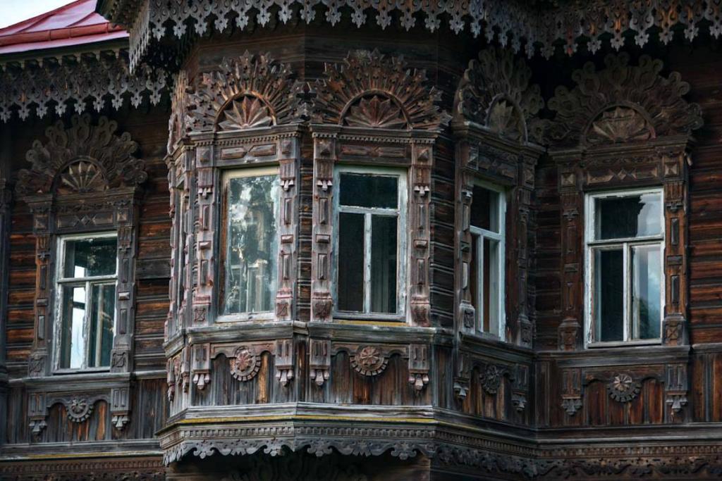 Словно из сказки: как выглядит изнутри старинный деревянный дом-терем из заброшенной русской деревеньки Погорелово