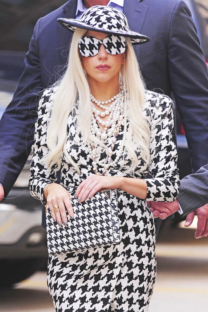 Стало известно, почему Леди Гага сменила свой стиль на более женственный и отошла от образа королевы эпатажа