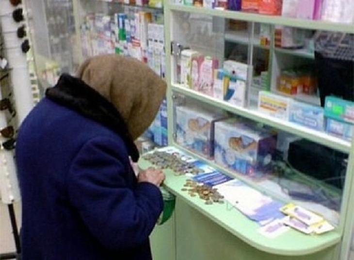 Раздраженная женщина обидела бабушку в аптеке, но та одной лишь фразой пристыдила хамку