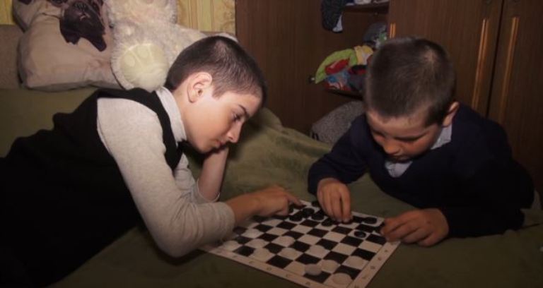 В России есть своя "деревня близнецов"? Феномен ростовского села Денисовка