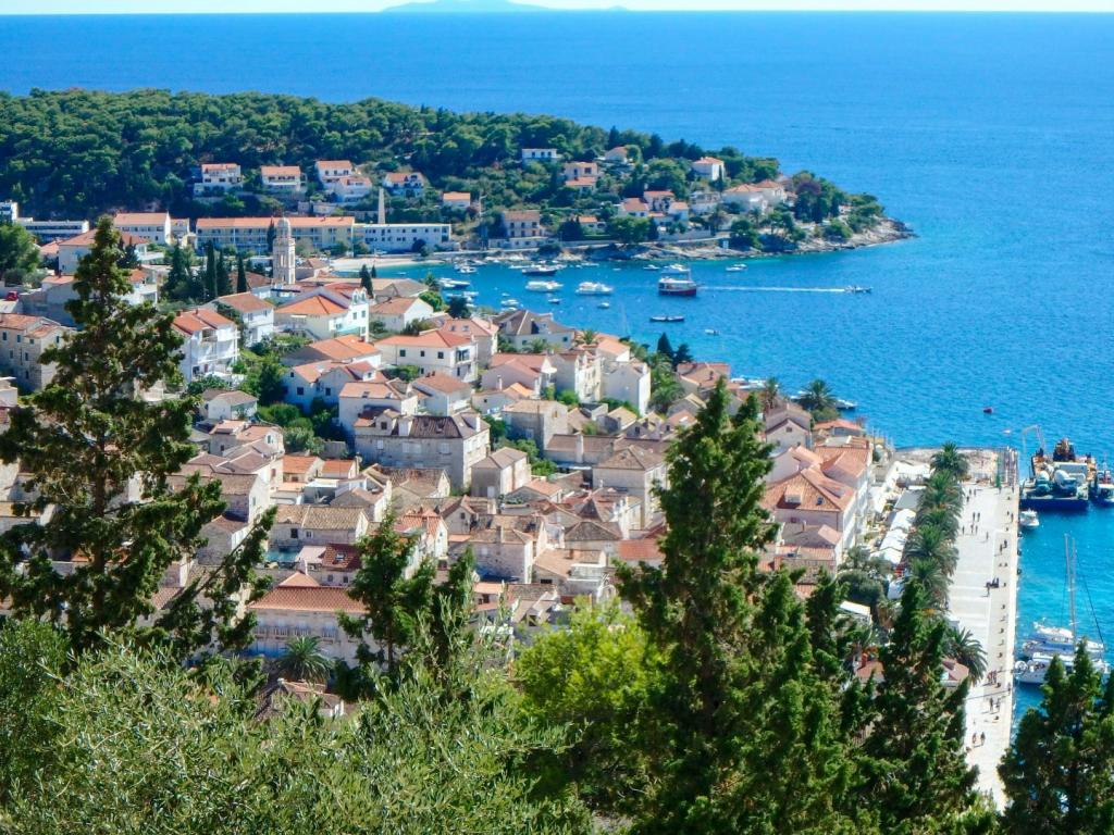 Дворец Диоклетиана, пляж Касьюни, древняя колокольня: чем заняться путешественнику в древнем городе Сплит (Хорватия) этим летом