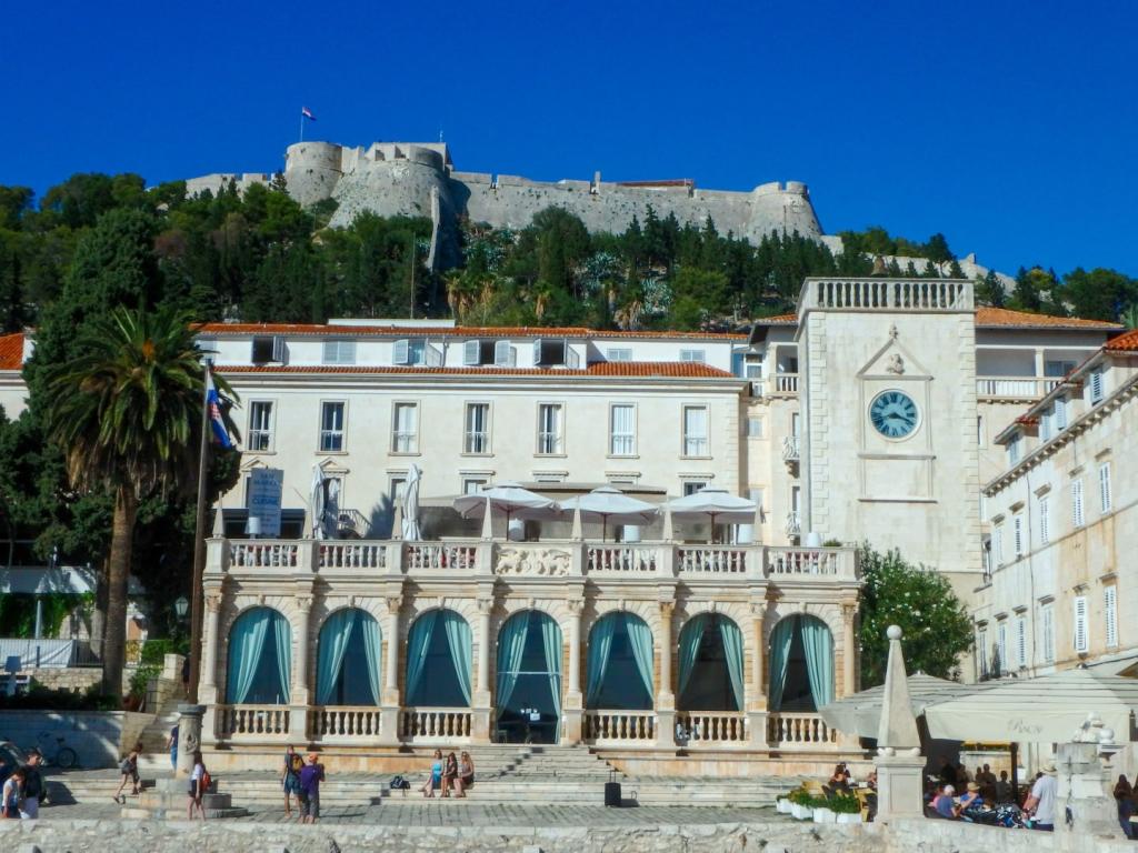 Дворец Диоклетиана, пляж Касьюни, древняя колокольня: чем заняться путешественнику в древнем городе Сплит (Хорватия) этим летом