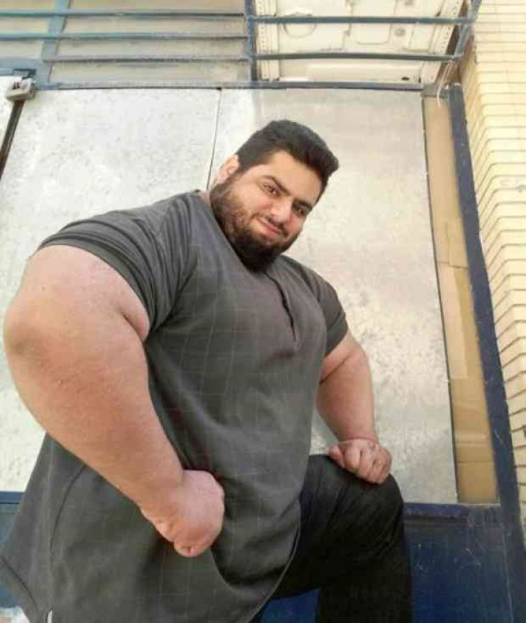 В Сети появились фото иранского «Халка». Гигант планирует участвовать в MMA