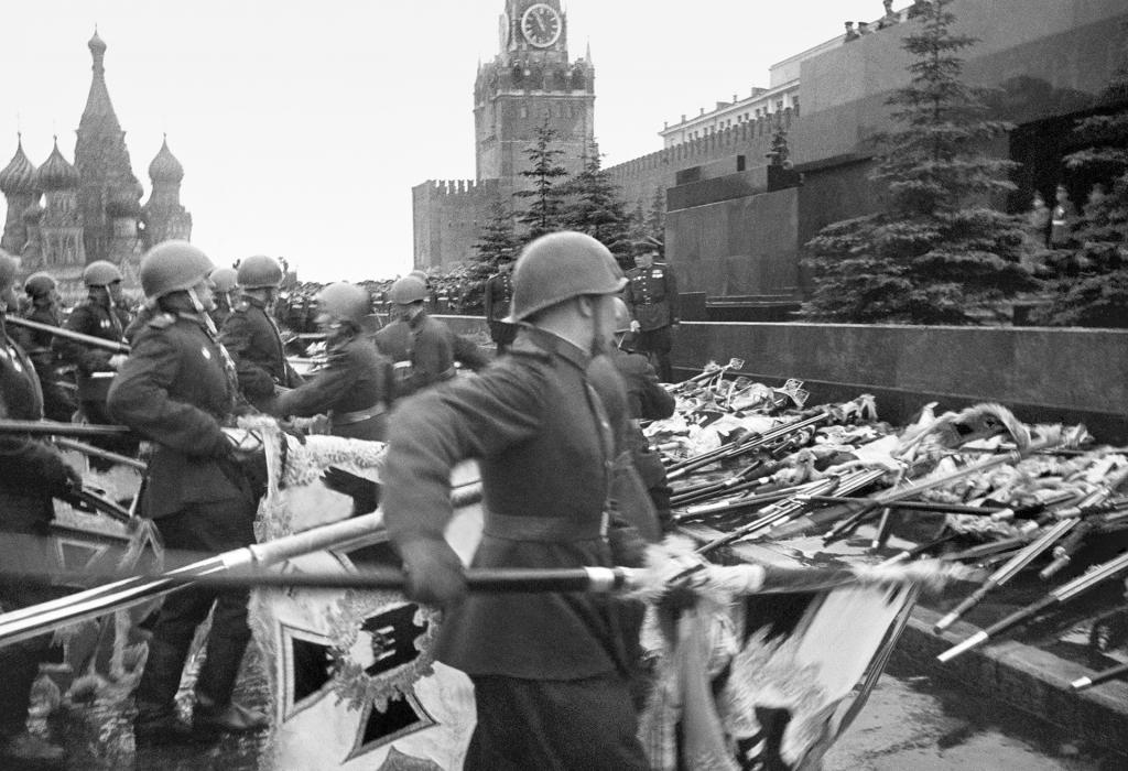 Почему Сталин не принимал парад 1945 года: малоизвестные факты о Дне Победы