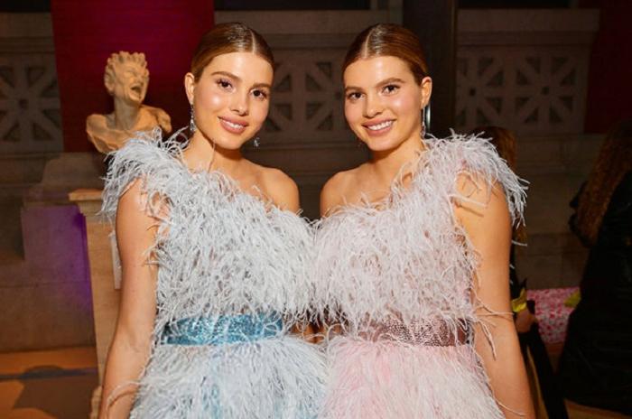 Сестрам-близнецам Энрике Иглесиаса уже исполнилось 18 лет: они покорили интернет своей красотой