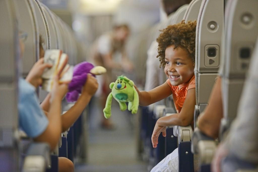 Спокойный перелет с детьми реален: эффективные советы, помогающие путешествовать без нервов