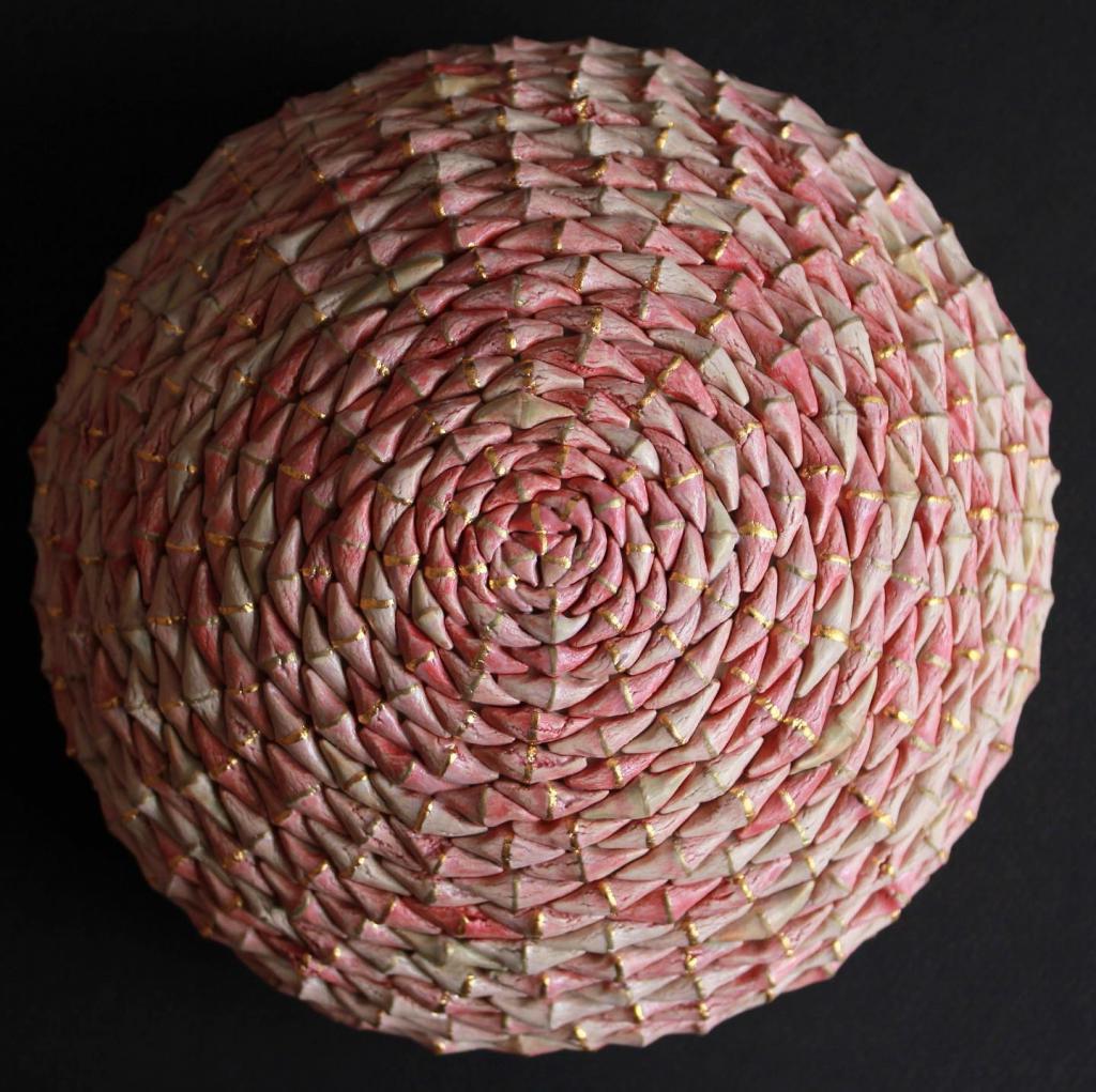 Будто с другой планеты: японская художница по керамике создает скульптуры фантастических фруктов (фото)