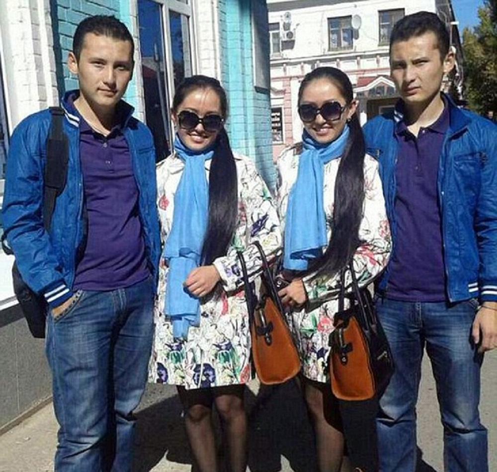 В глазах двоится: в Казахстане братья-близнецы женились на сестрах-двойняшках