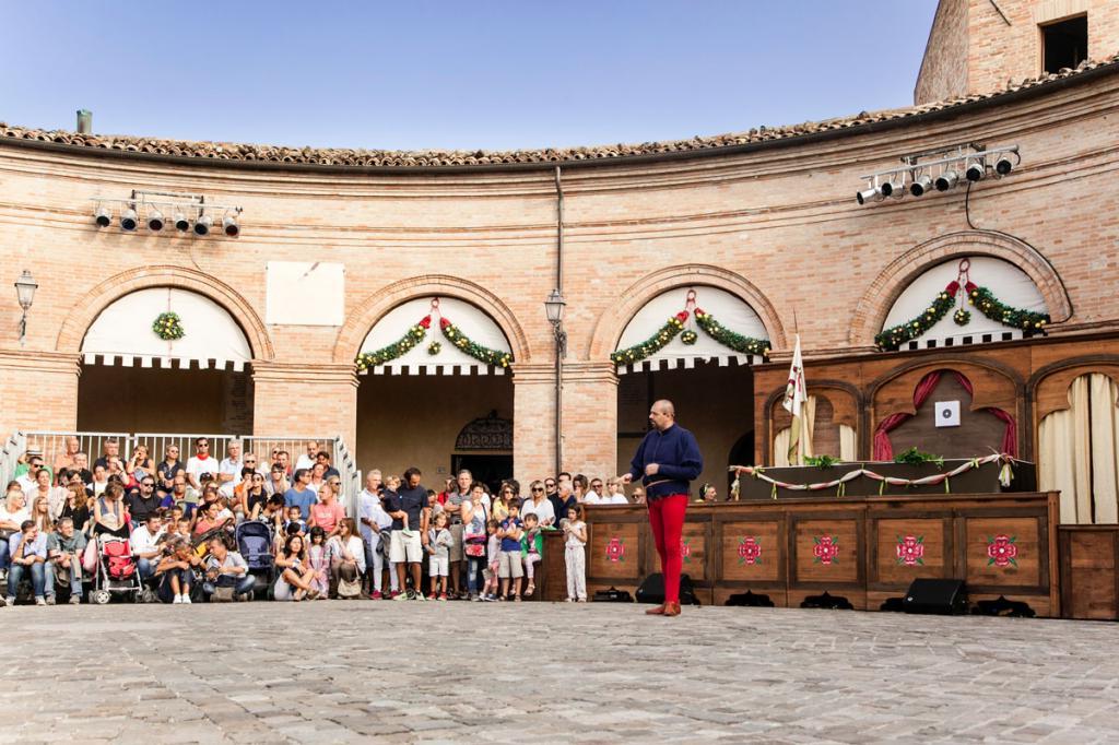 Погрузиться в Средневековье: ежегодный фестиваль Палио-дель-Дайно в Италии, который стоит посетить всем любителям истории этим летом
