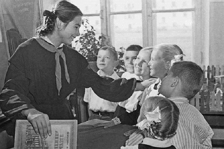 Дисциплина или скудоумие: запреты в СССР, действовавшие для школьников, и смешные для нас сегодня