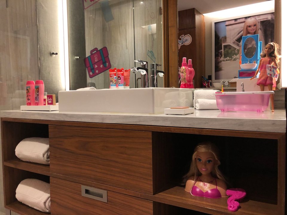 Для взрослых девочек, которые мечтают снова вернуться в детство: отель в Мексике переделал несколько номеров в стиле Барби
