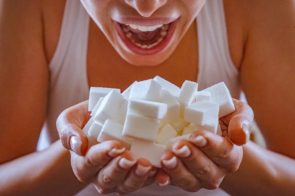 Сладкая жизнь без риска: какое количество сахара можно употреблять в день, чтобы не навредить организму