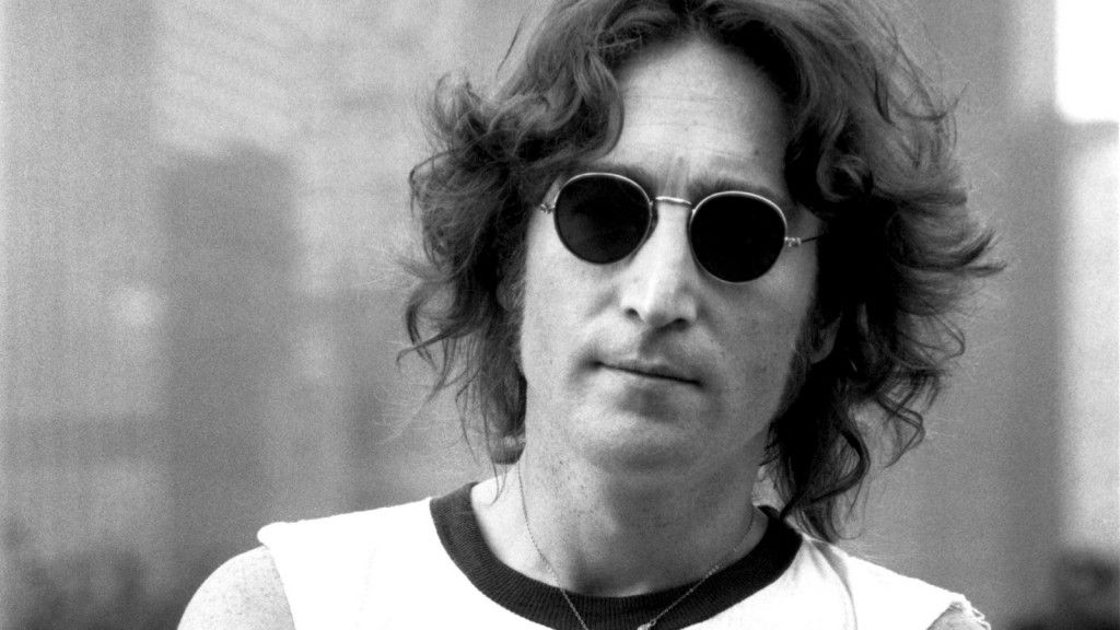Спортивный костюм Джона Леннона с 1970-х годов будет выставлен на продажу
