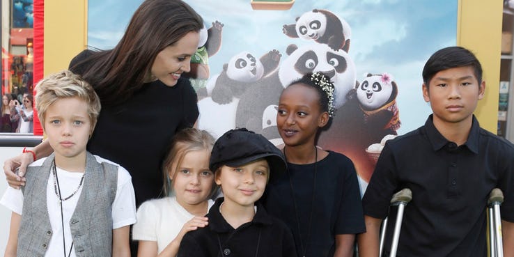 Мама, ни во что не вписывающаяся: как многодетная Анджелина Джоли бросает вызов стандартам "родительства"